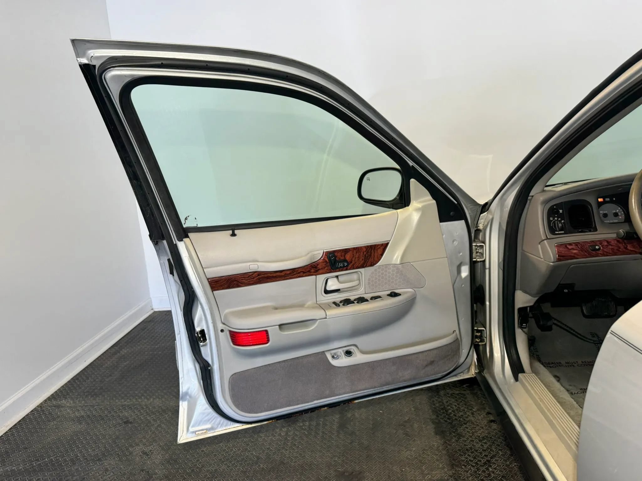 Used 2002 Mercury Grand Marquis GS RWD image 7