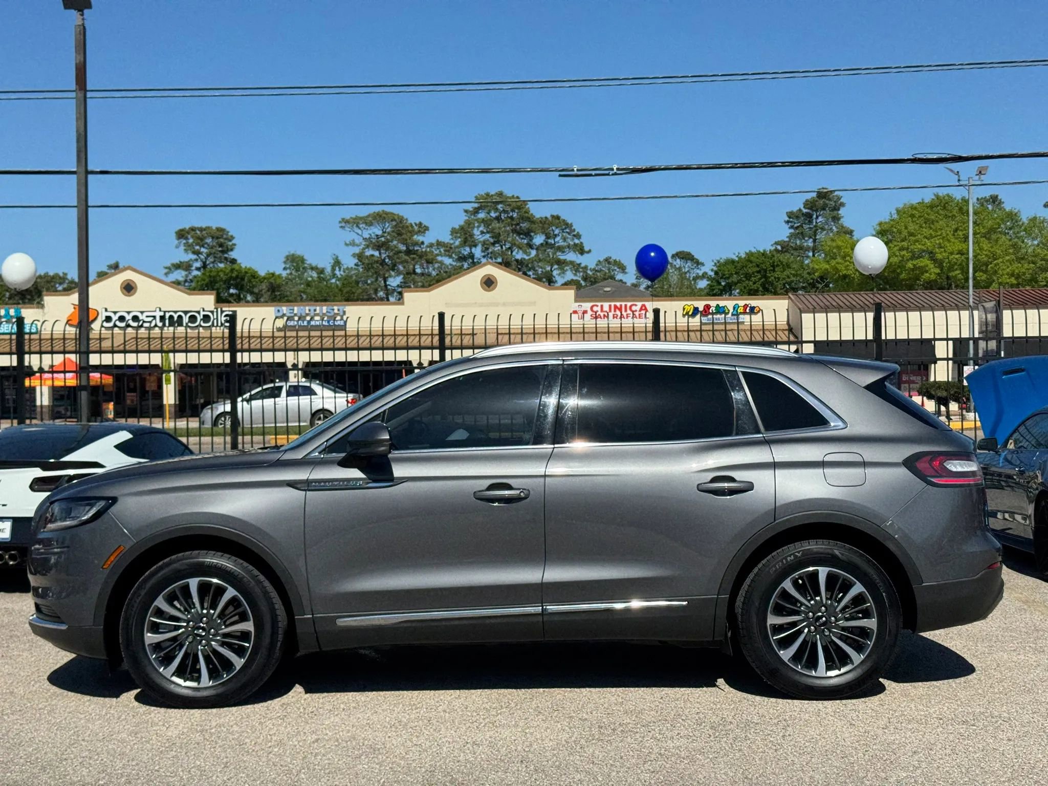 Used 2022 Lincoln Nautilus FWD w/ Premium Package image 10