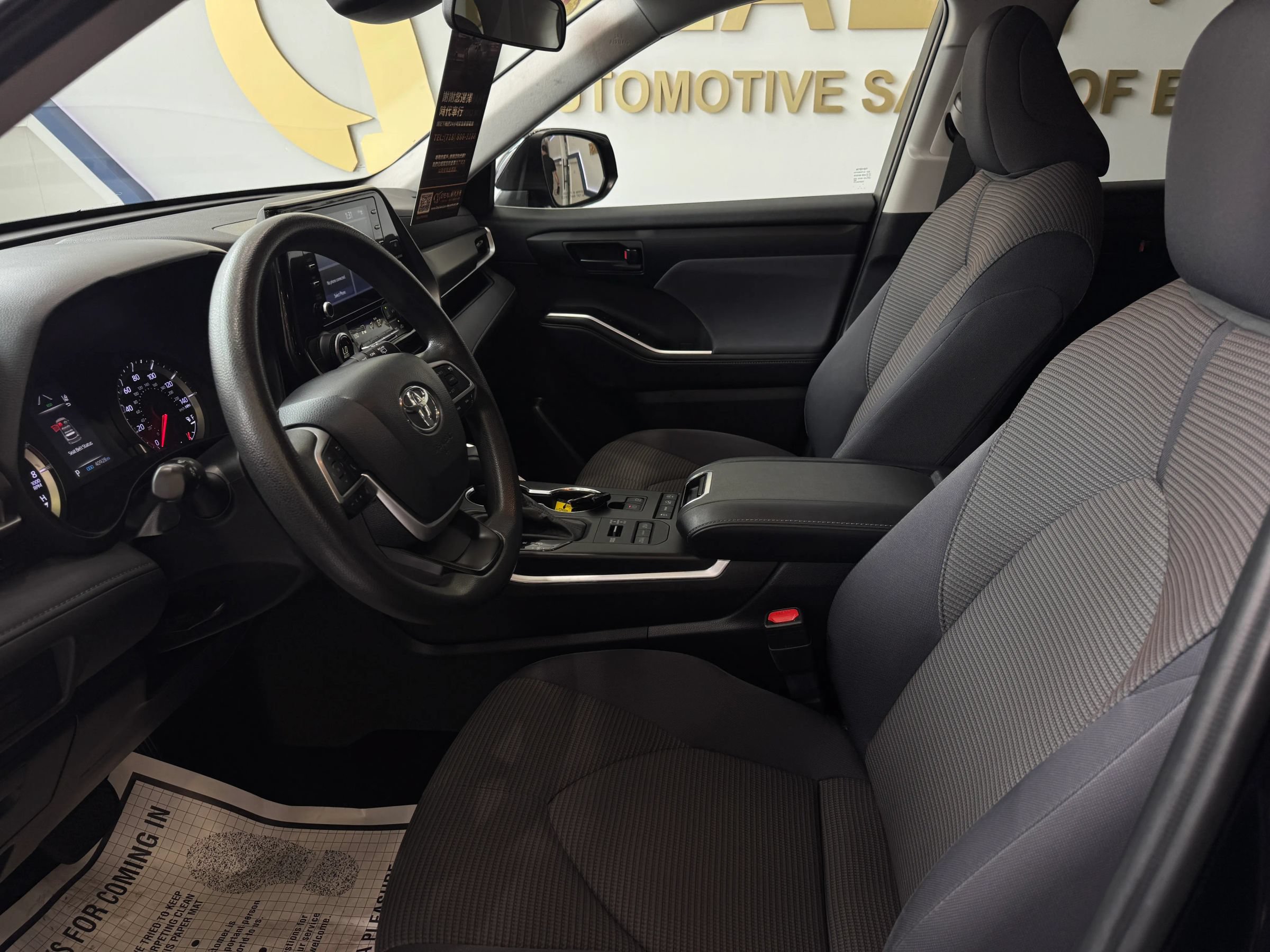 Used 2022 Toyota Highlander L AWD/4WD image 23