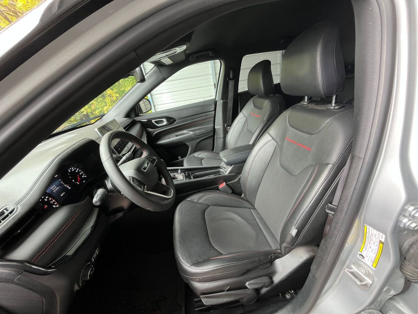 Used 2025 Jeep Compass Trailhawk image 23