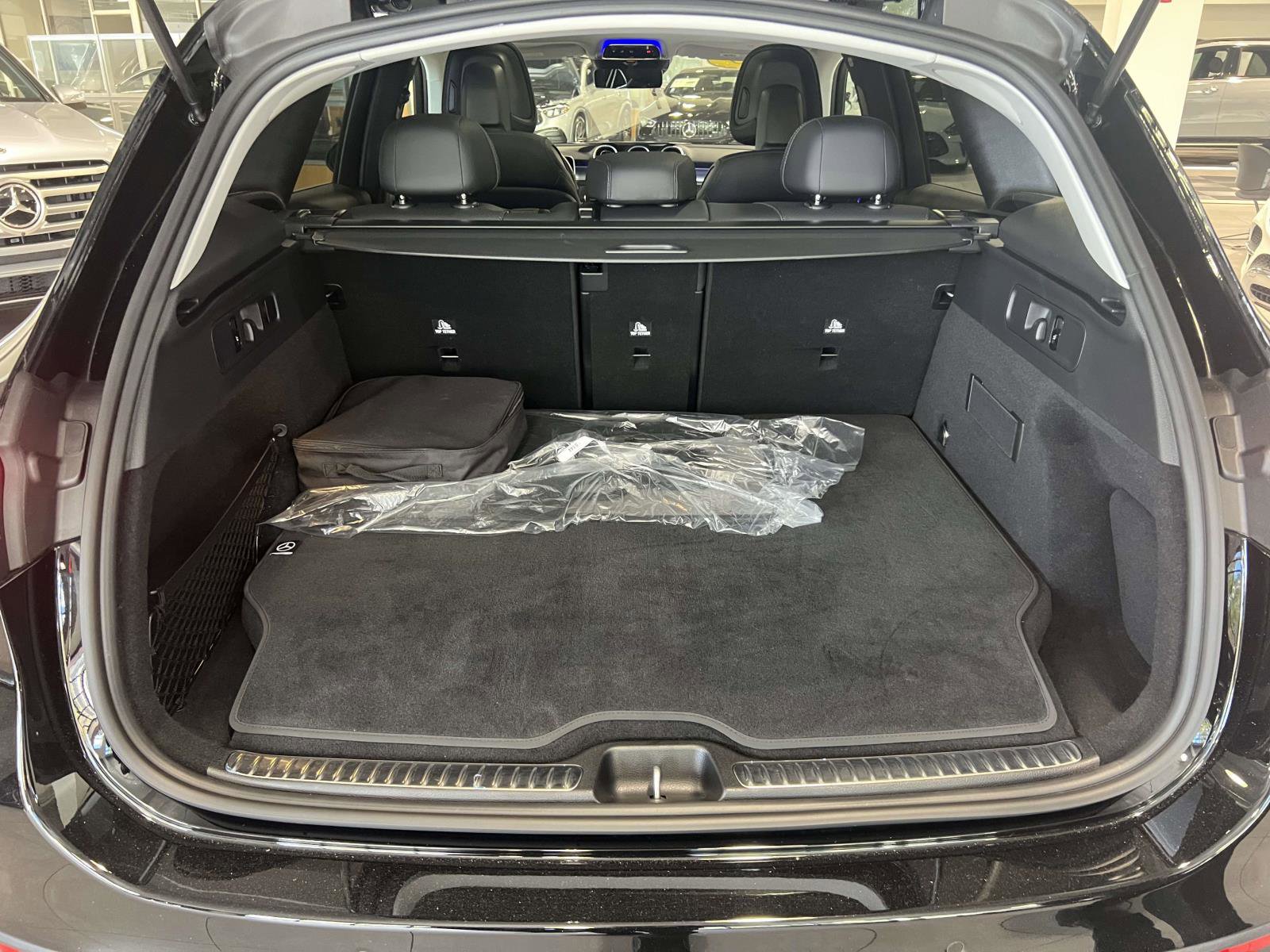 Used 2025 Mercedes-Benz GLC 350e 4MATIC image 9