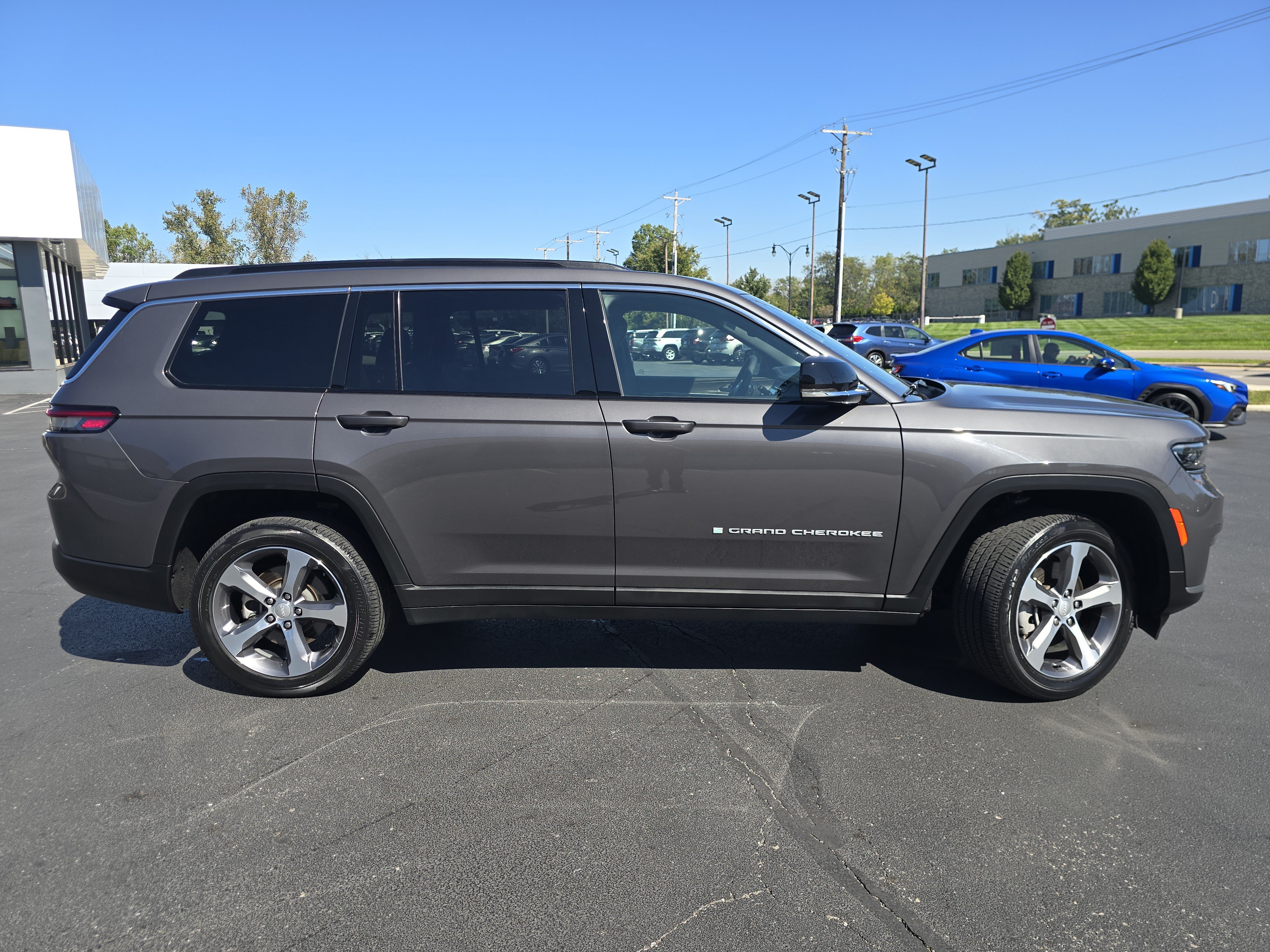 Used 2024 Jeep Grand Cherokee L Limited AWD/4WD image 8
