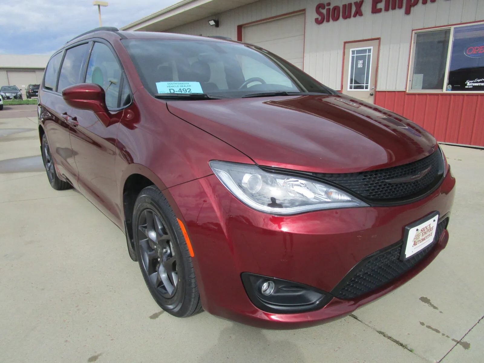Used 2018 Chrysler Pacifica Touring-L FWD image 3