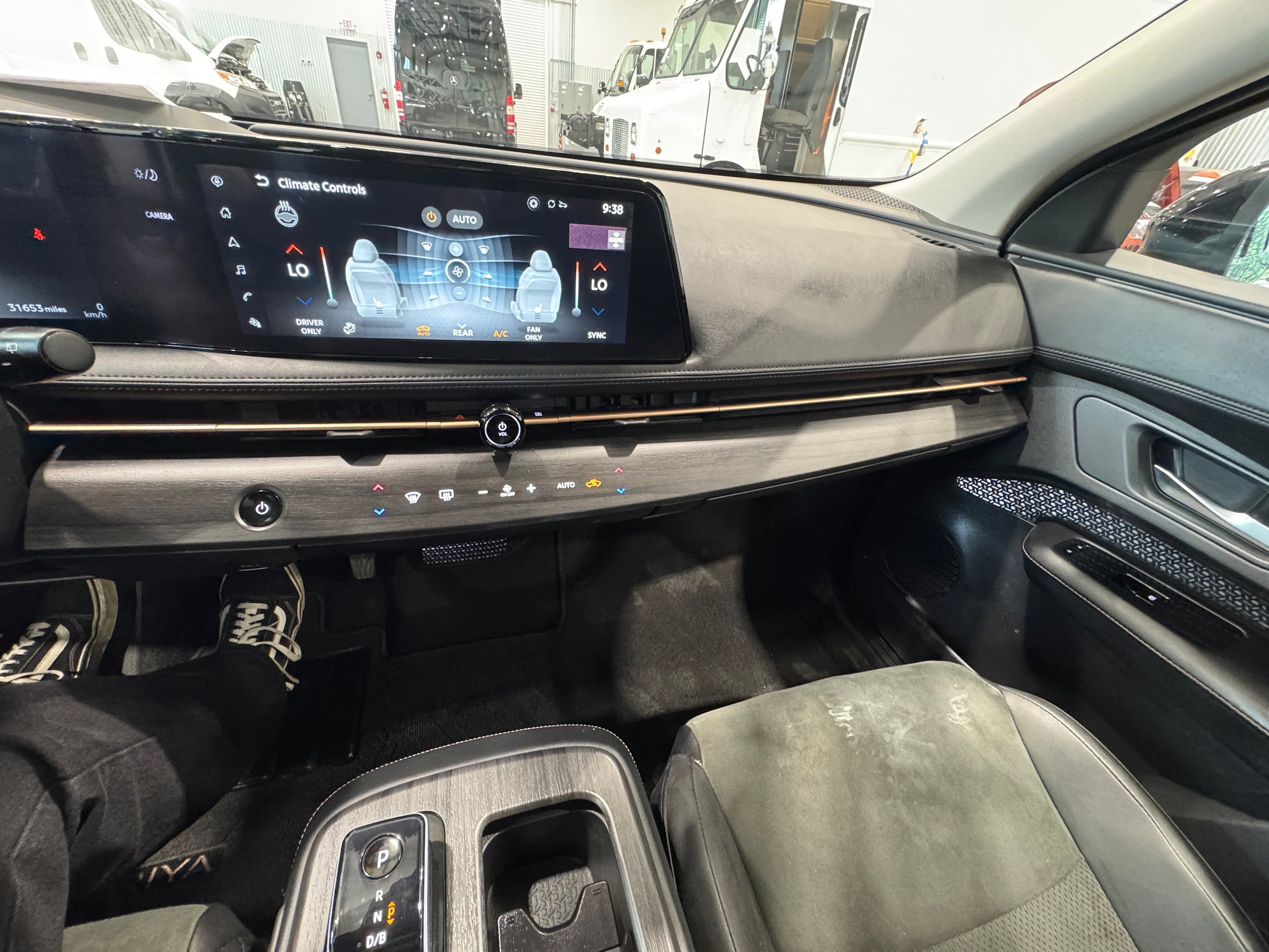 Used 2024 Nissan Ariya AWD image 24