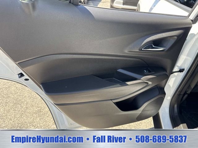 Used 2025 Chevrolet Trax LT w/ Driver Confidence Package FWD image 16