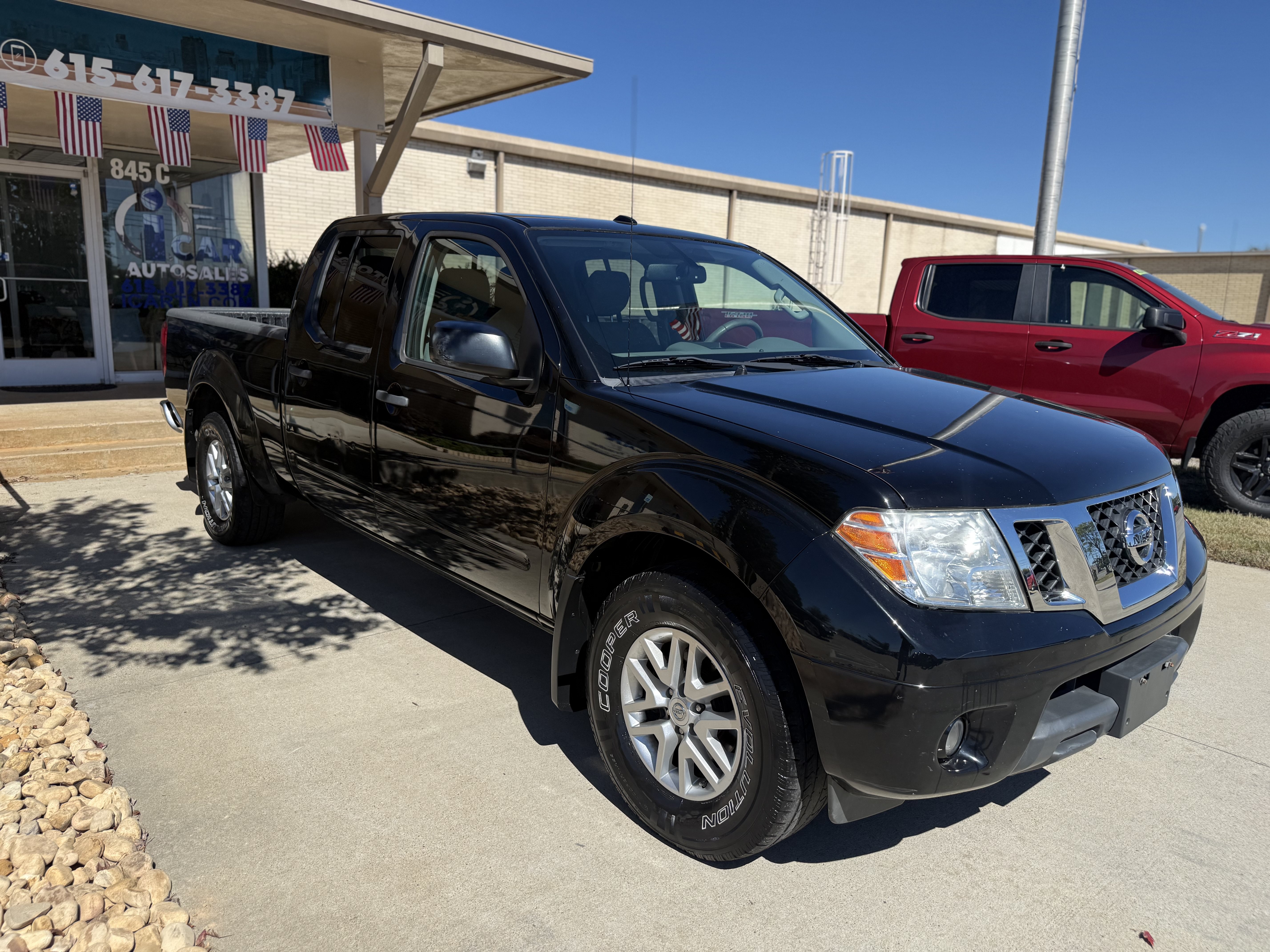 Used 2015 Nissan Frontier SV w/ SV Value Truck Package AWD/4WD image 8