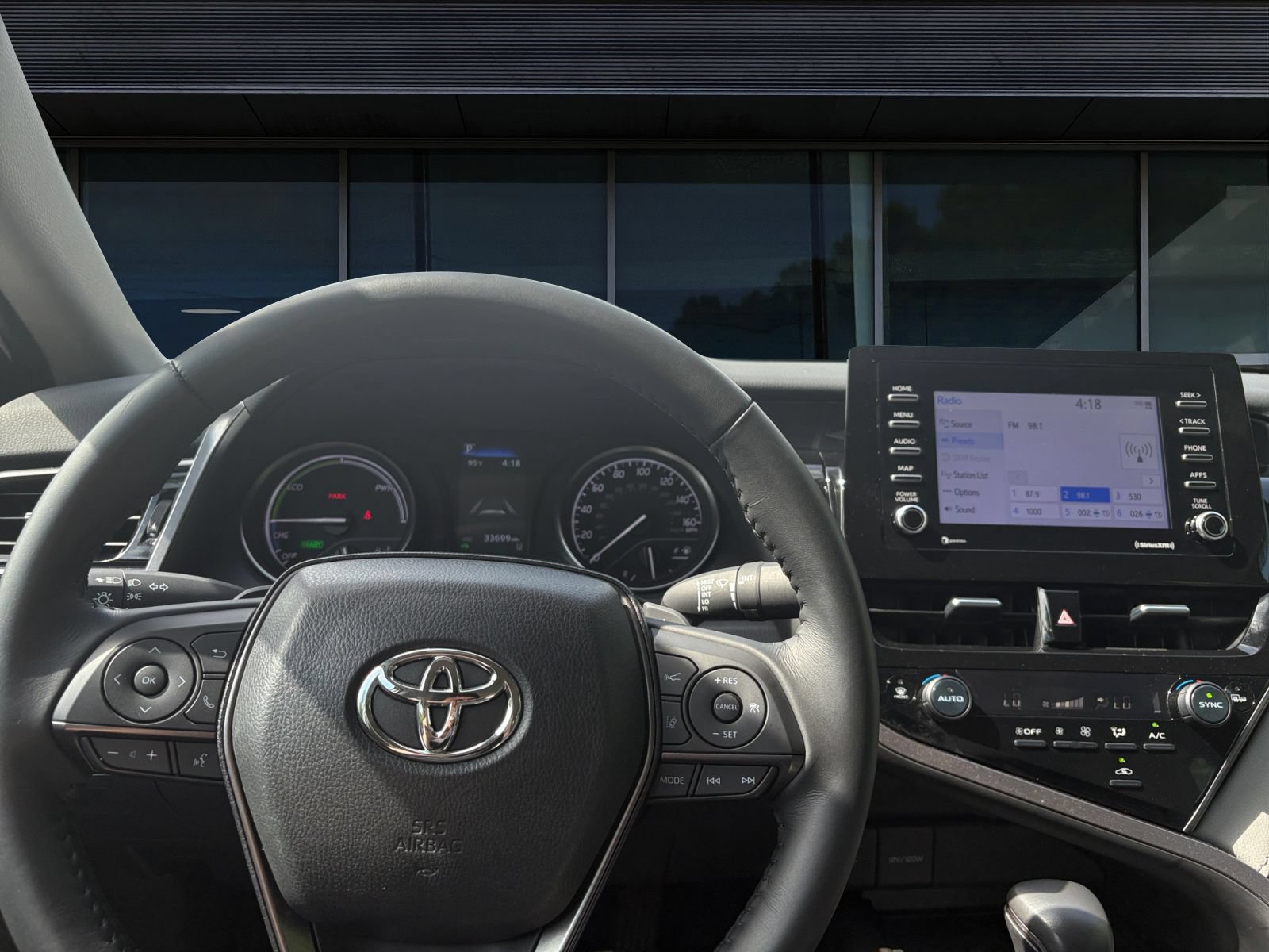 Used 2024 Toyota Camry SE FWD image 3