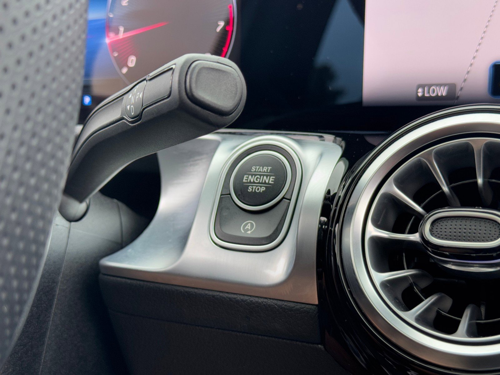 Used 2024 Mercedes-Benz GLB 35 AMG 4MATIC image 27