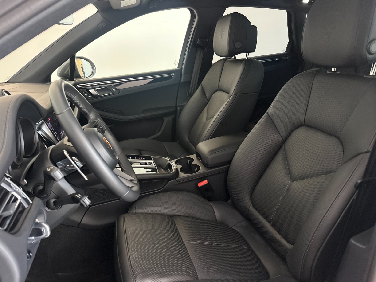 Used 2026 Porsche Macan Turbo AWD/4WD image 5