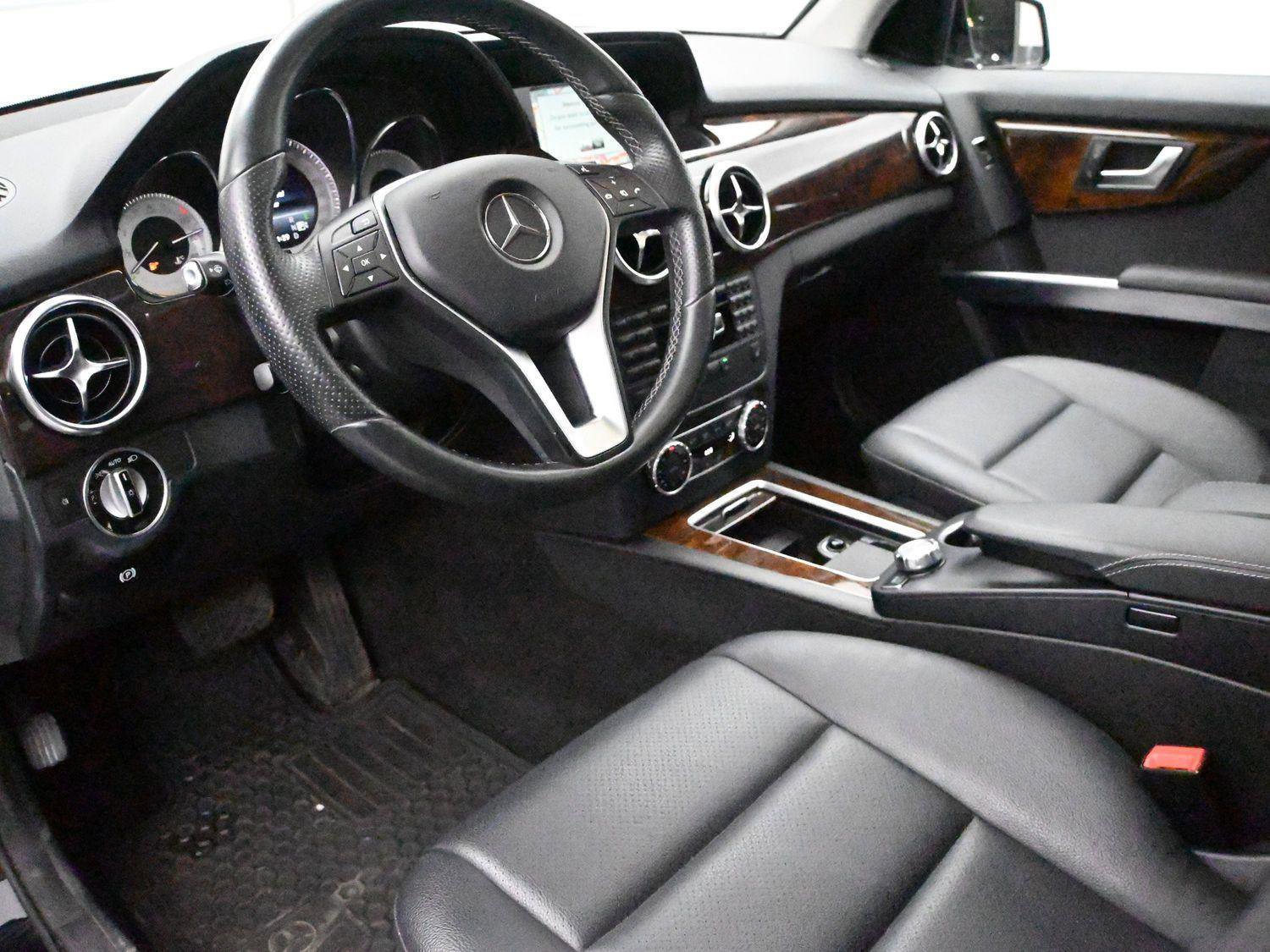 Used 2015 Mercedes-Benz GLK 350 4MATIC image 2