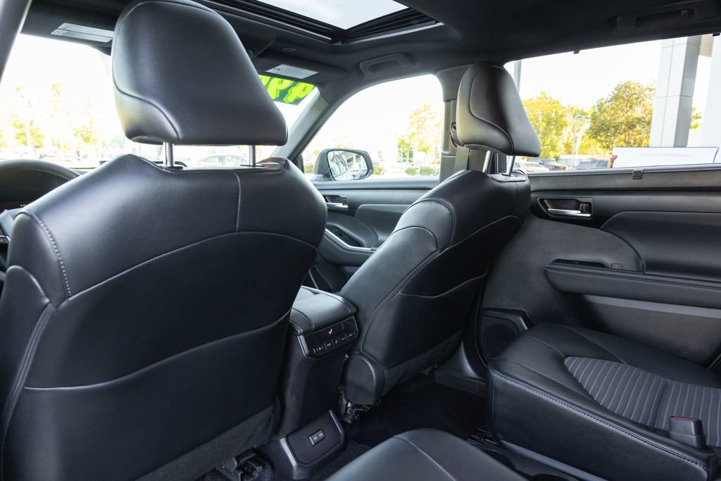 Certified 2025 Toyota Highlander XSE image 26
