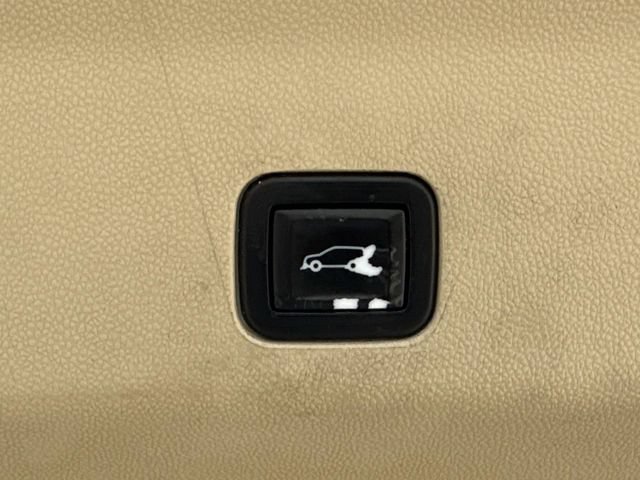 Used 2021 Cadillac Escalade Premium Luxury w/ Driver Assist Tech Package RWD image 14