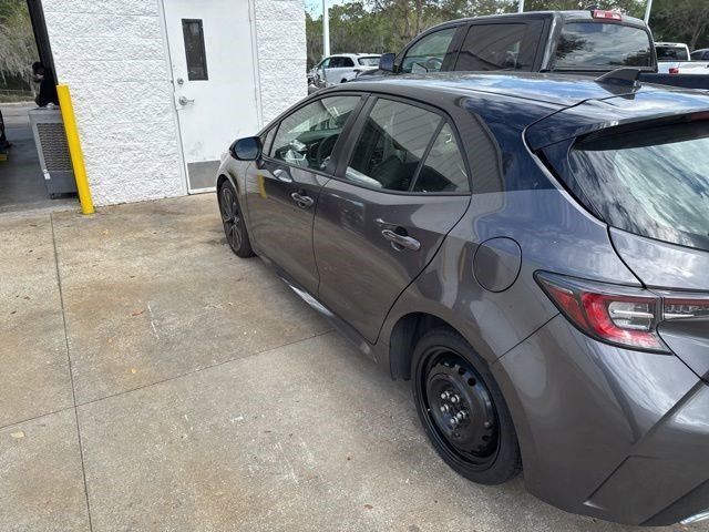 Used 2022 Toyota Corolla XSE FWD image 9