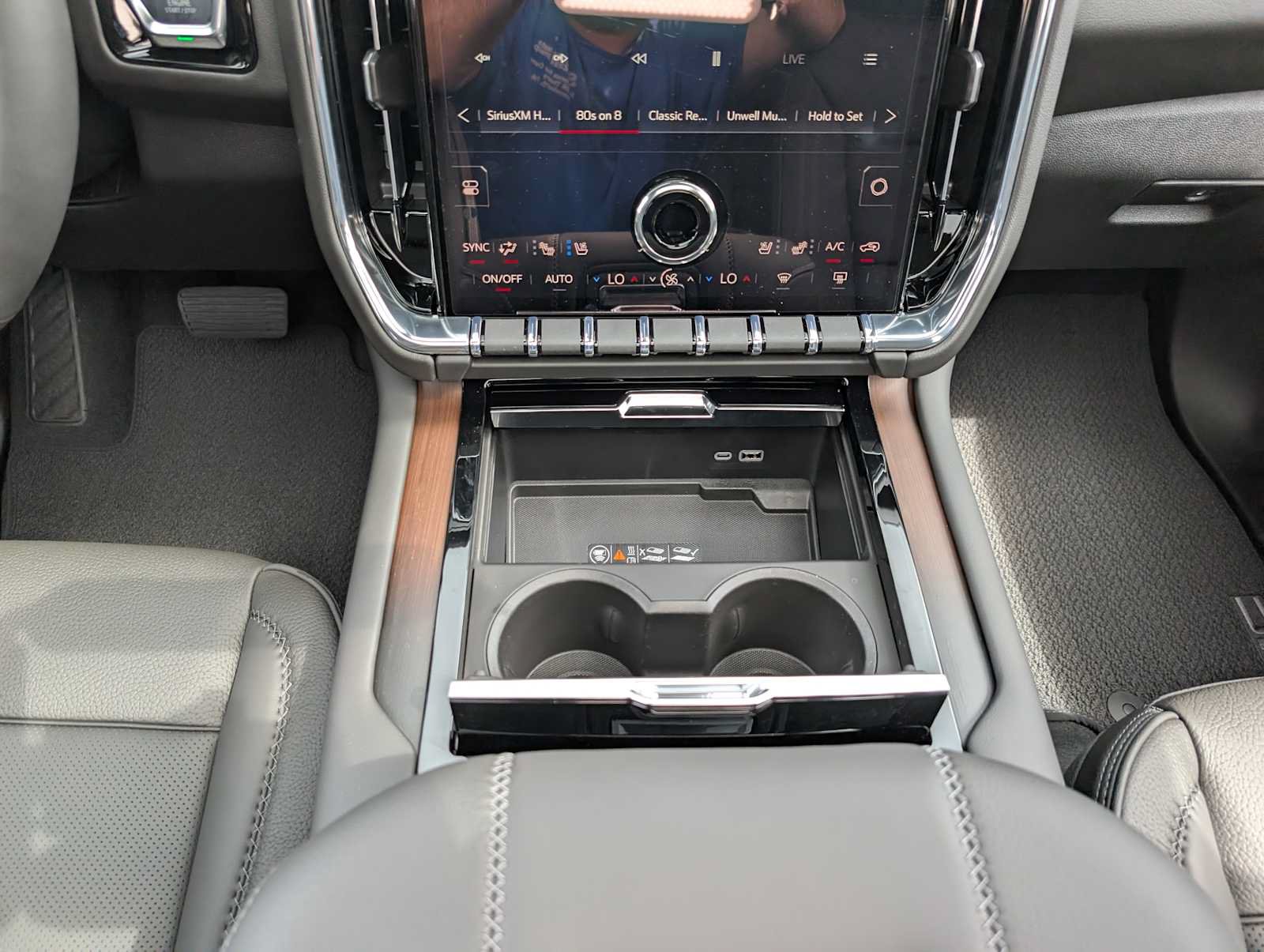 New 2026 GMC Yukon Denali w/ Denali Reserve Package AWD/4WD image 14