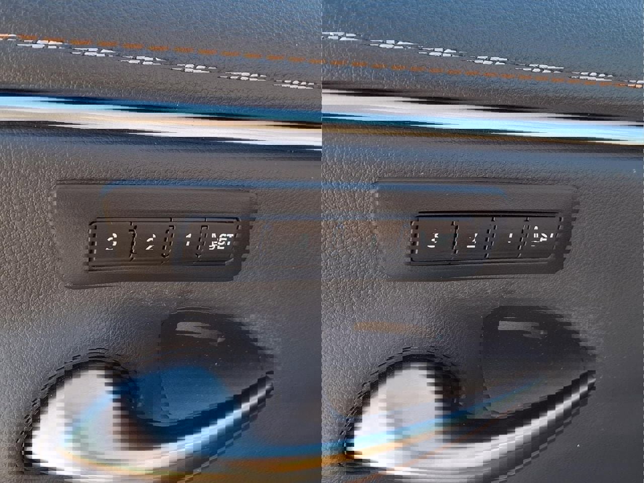 Used 2024 Lexus ES 350 w/ Premium Package image 13