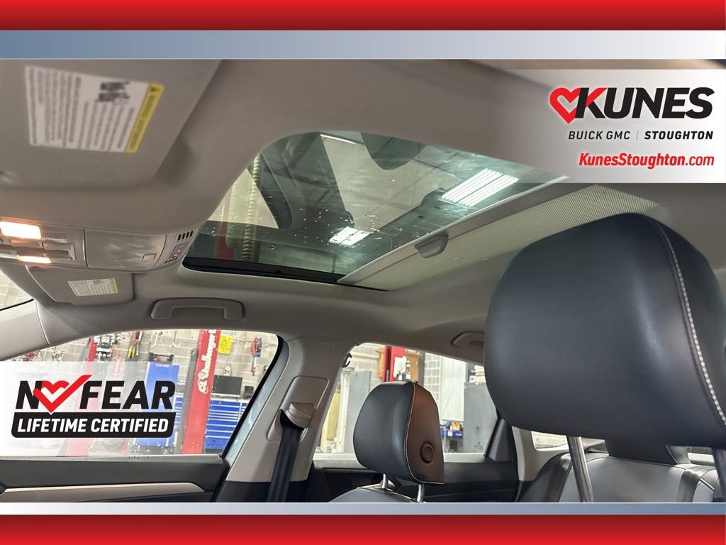 Used 2025 Volkswagen Jetta SE image 29