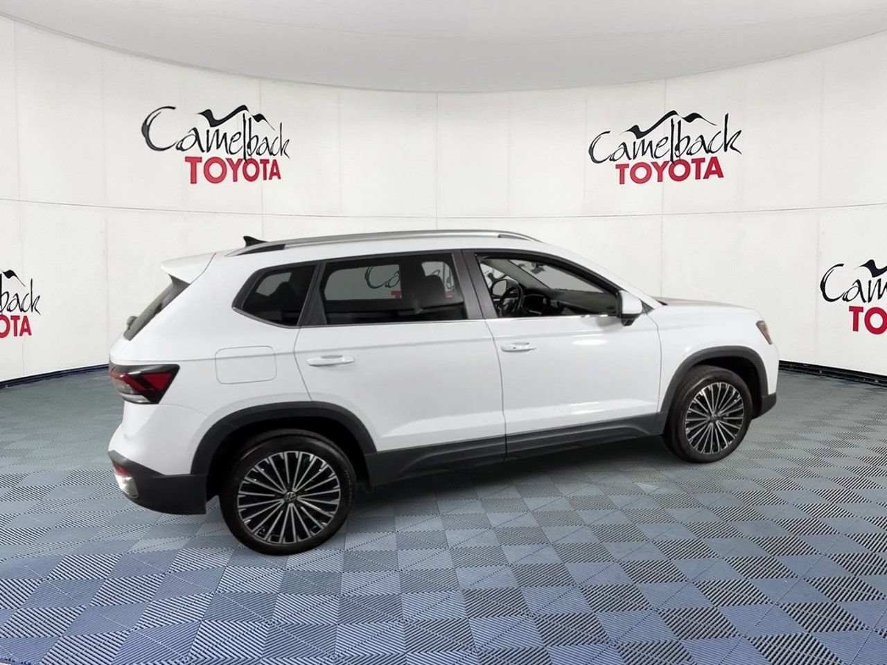 Used 2026 Volkswagen Taos SE FWD image 3