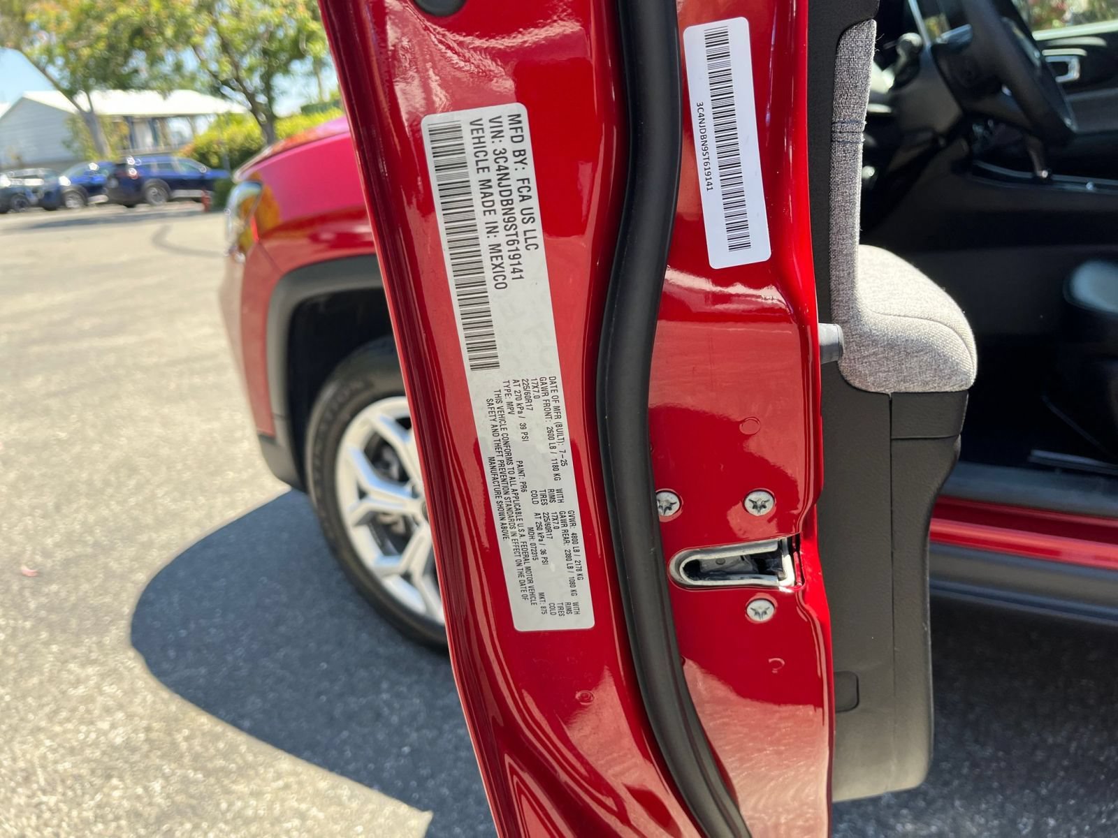 Used 2025 Jeep Compass Latitude AWD/4WD image 29