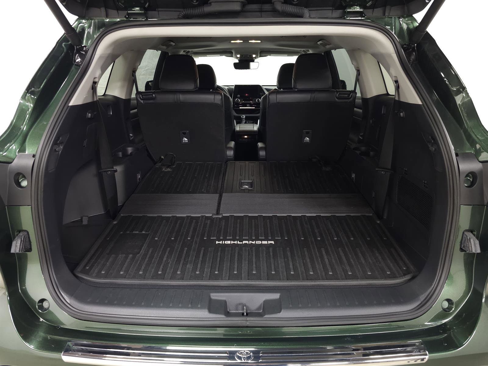 Used 2025 Toyota Highlander XLE AWD/4WD image 8