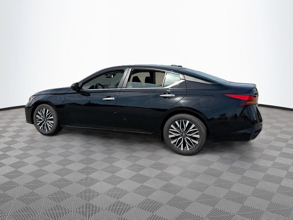 Used 2024 Nissan Altima 2.5 SV FWD image 7