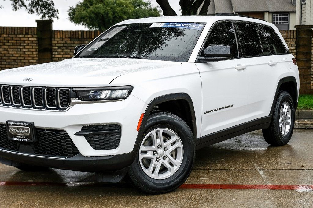Used 2023 Jeep Grand Cherokee Laredo w/ Luxury Tech Group I image 14