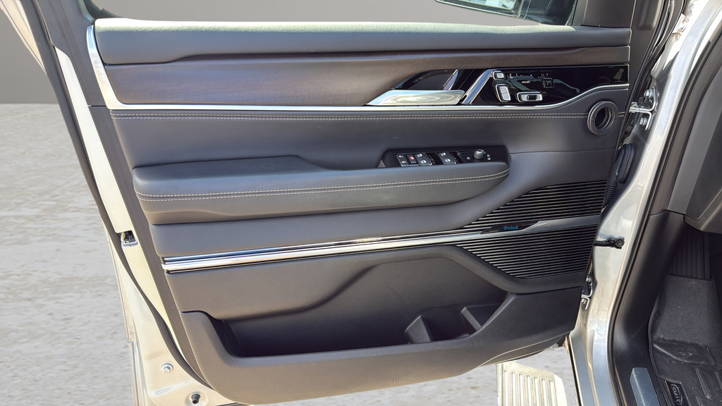 Used 2023 Jeep Grand Wagoneer L 4WD image 11