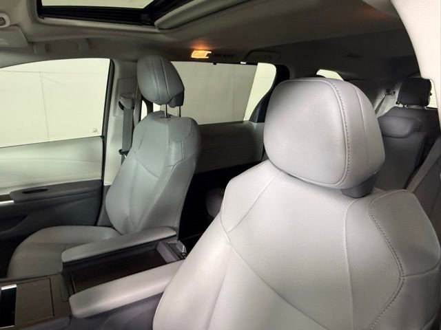 Used 2024 Toyota Sienna XLE FWD image 18