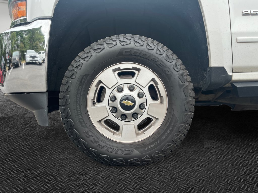 Used 2015 Chevrolet Silverado 2500 LT AWD/4WD image 11