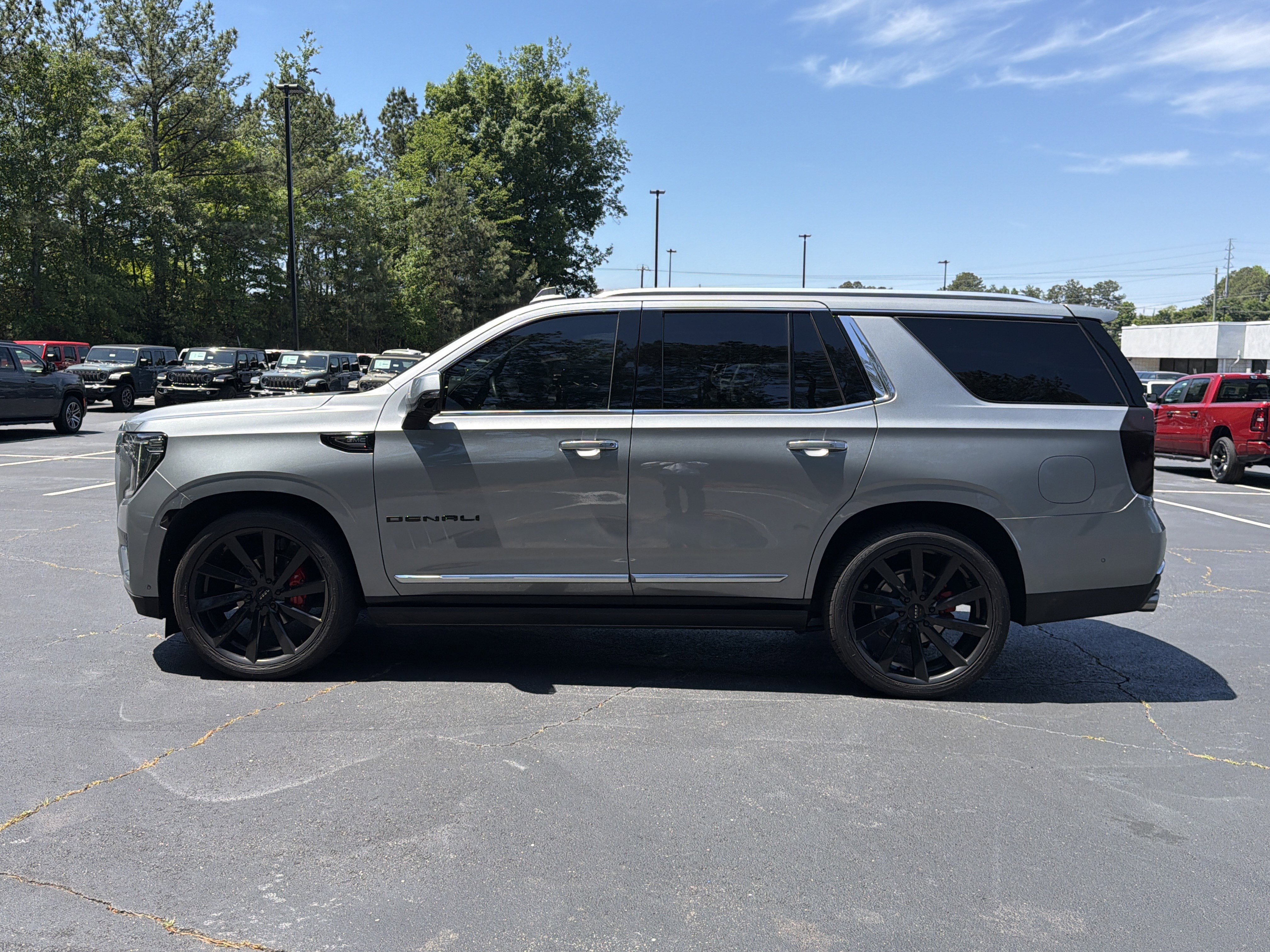 Used 2023 GMC Yukon Denali w/ Denali Reserve Package AWD/4WD image 8