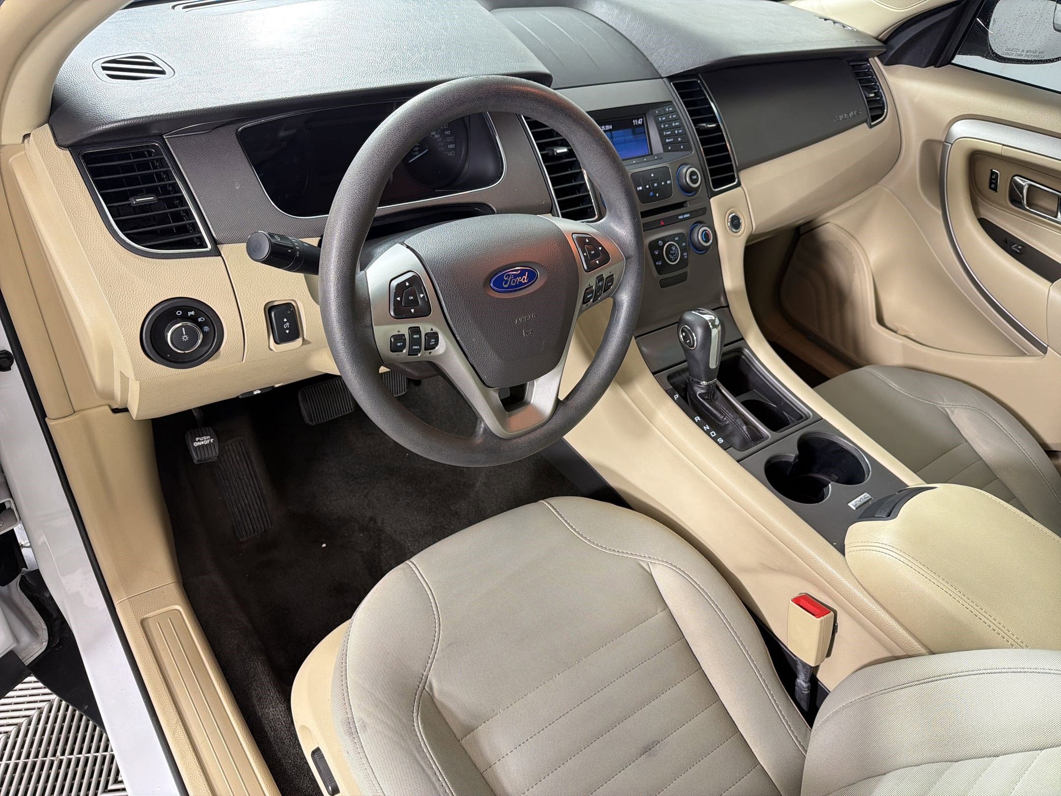 Used 2018 Ford Taurus SE FWD image 4
