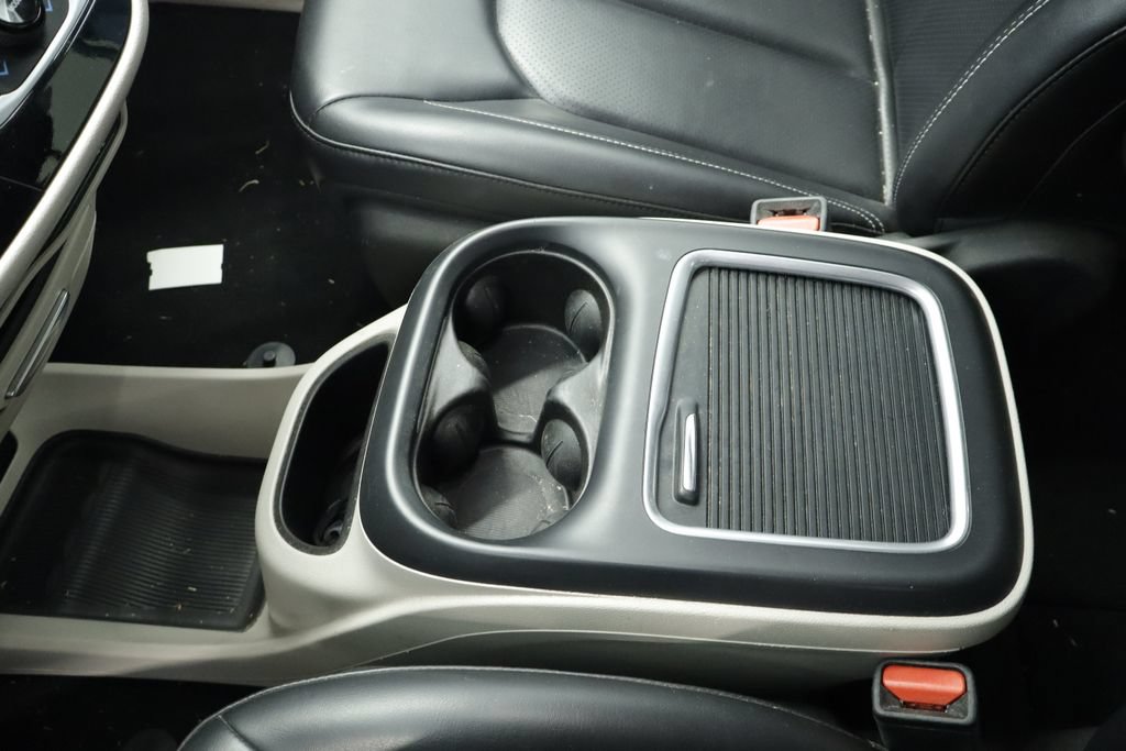 Certified 2023 Chrysler Pacifica Touring-L FWD image 35
