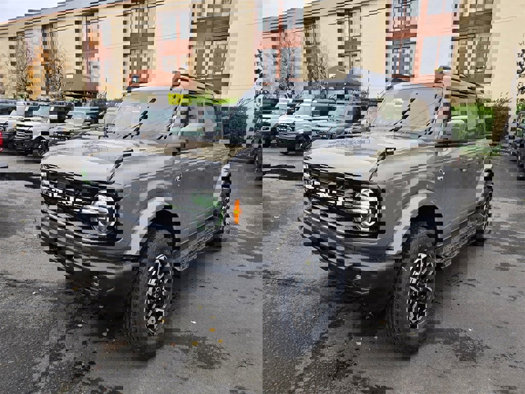 New 2025 Ford Bronco Outer Banks