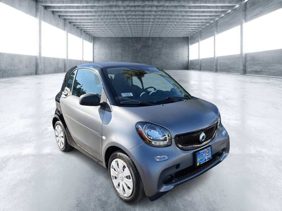 Used 2016 smart fortwo pure image 2