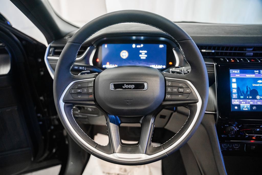 New 2025 Jeep Grand Cherokee 4WD image 28