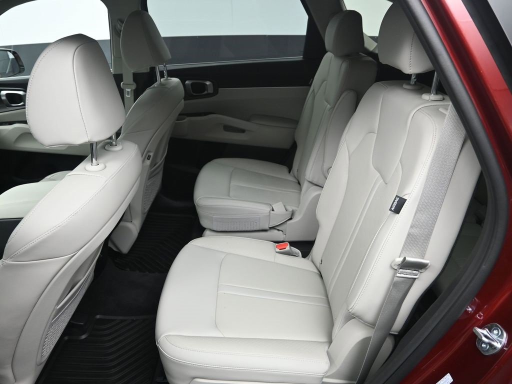 Certified 2025 Kia Sorento EX image 30