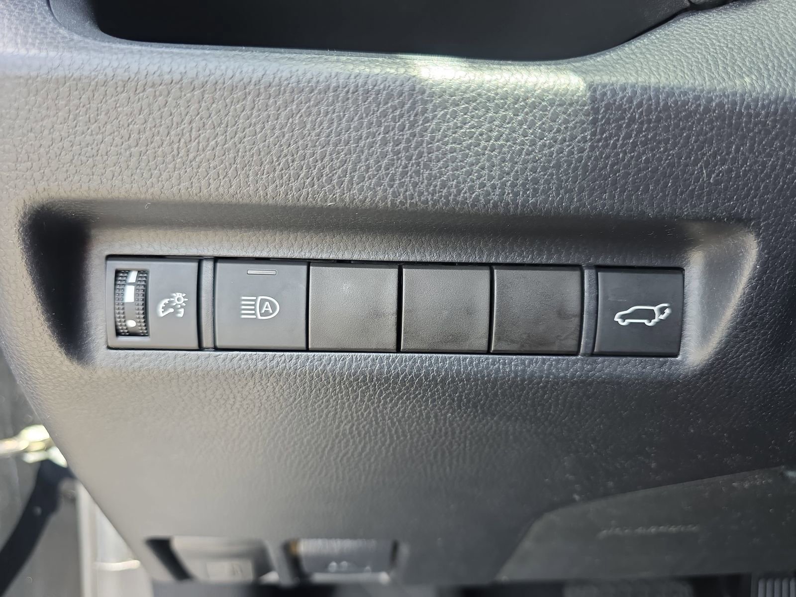 Used 2022 Toyota RAV4 XLE w/ Convenience Package FWD image 26