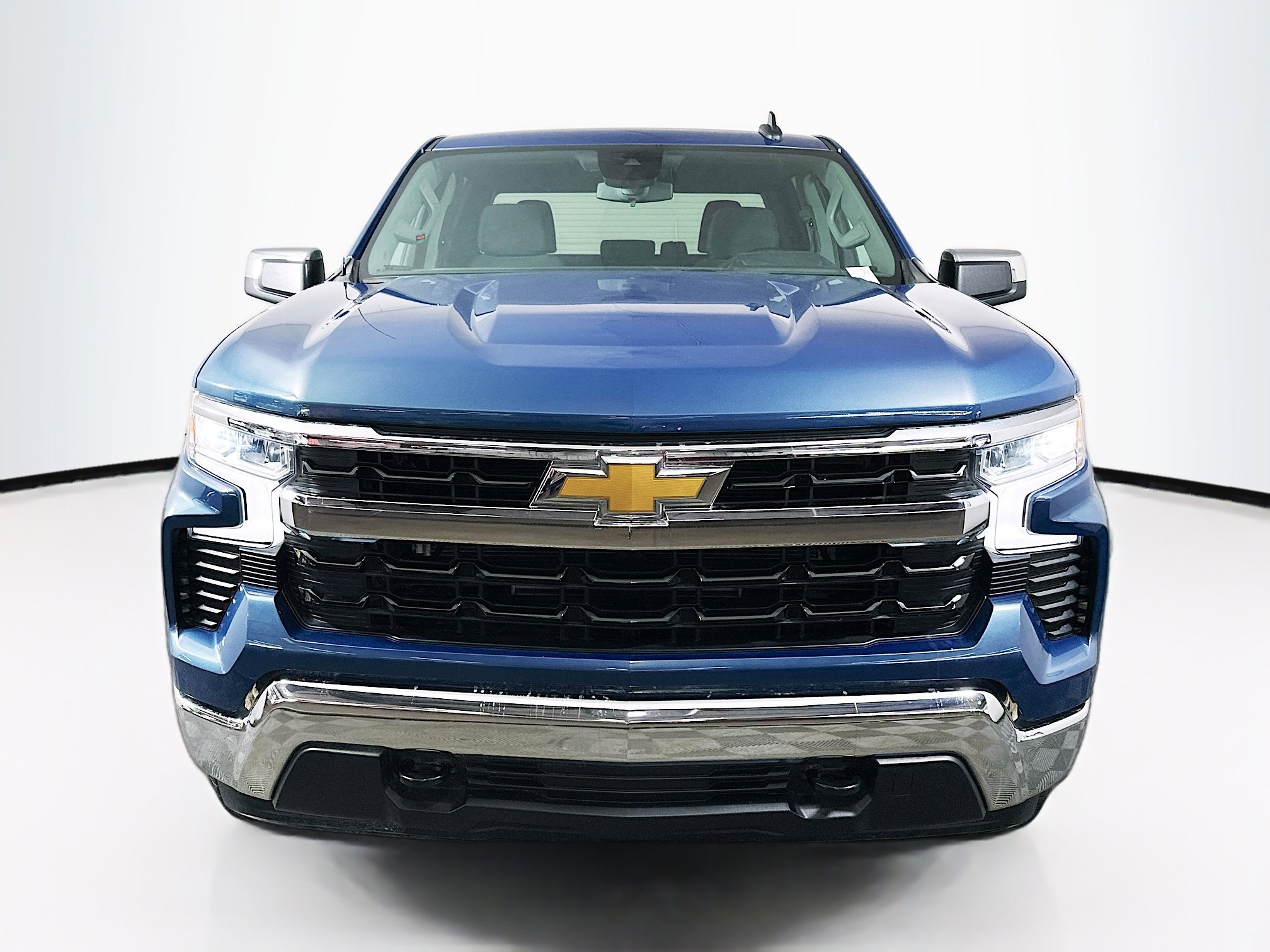 Used 2024 Chevrolet Silverado 1500 LT image 2