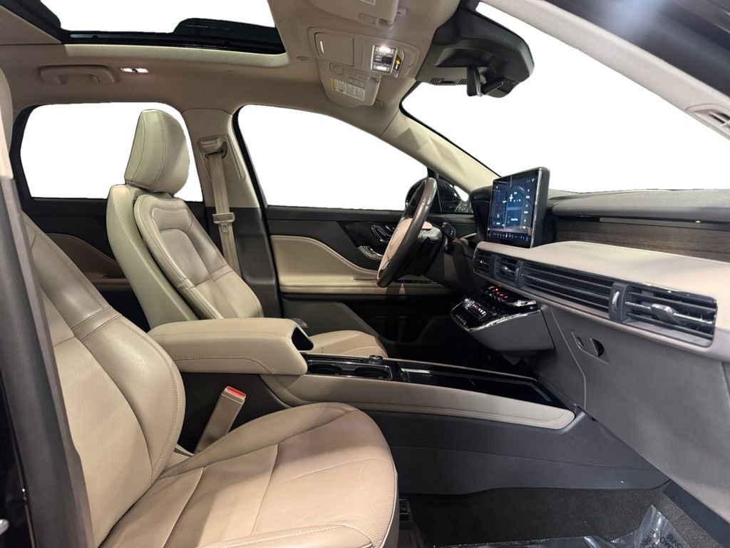 Used 2023 Lincoln Corsair Reserve w/ Equipment Group 201A image 12