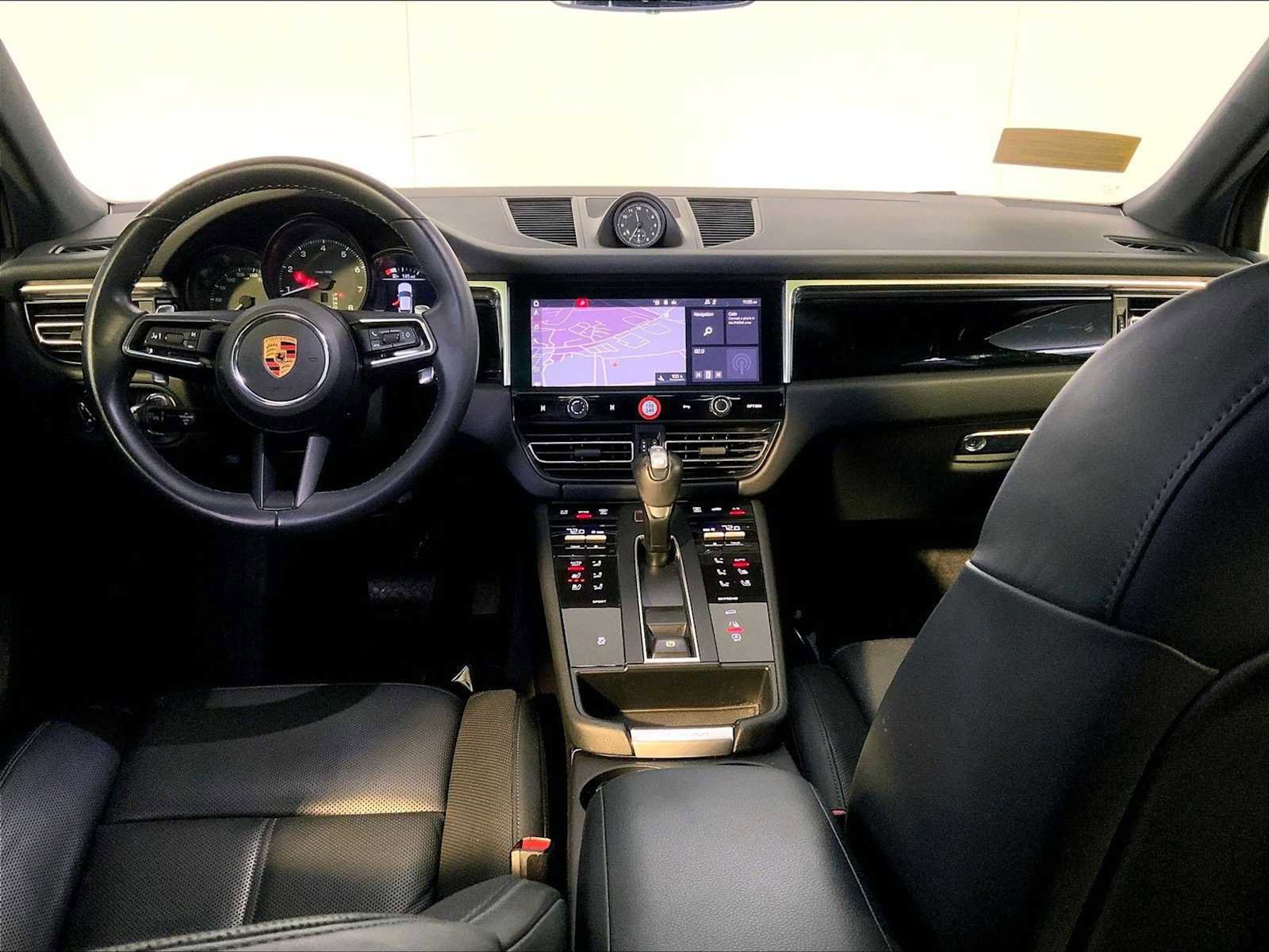 Certified 2023 Porsche Macan image 14