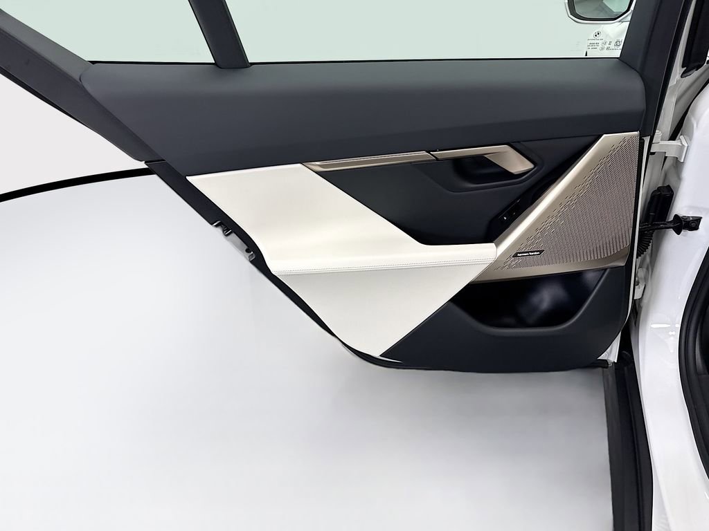 New 2026 BMW i5 eDrive40 w/ Premium Package image 25