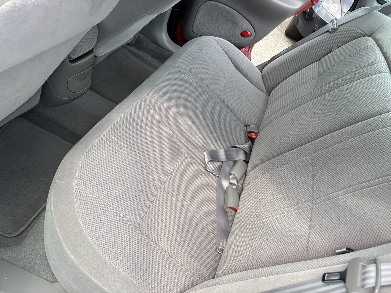 Used 1998 Ford Taurus SE FWD image 9