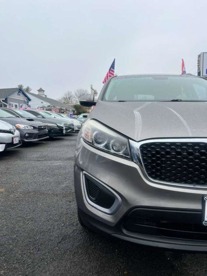 Used 2016 Kia Sorento LX w/ LX Convenience Package image 2