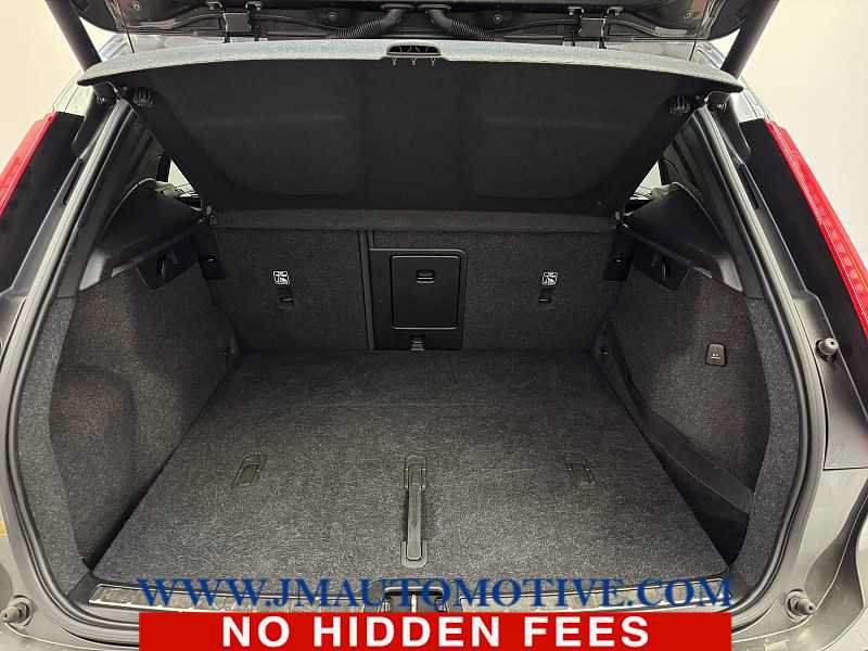 Used 2019 Volvo XC40 T5 Inscription AWD/4WD image 17