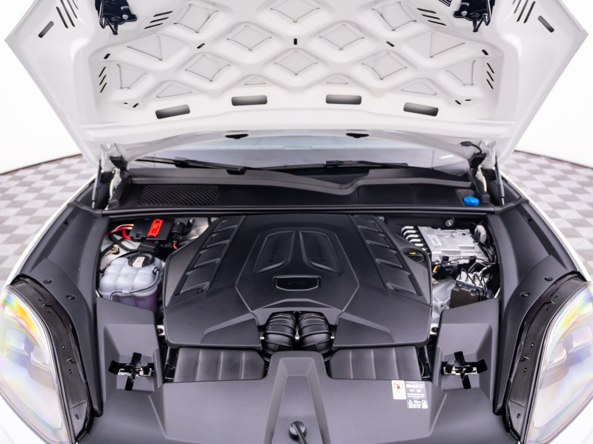 Certified 2025 Porsche Cayenne S AWD/4WD image 29