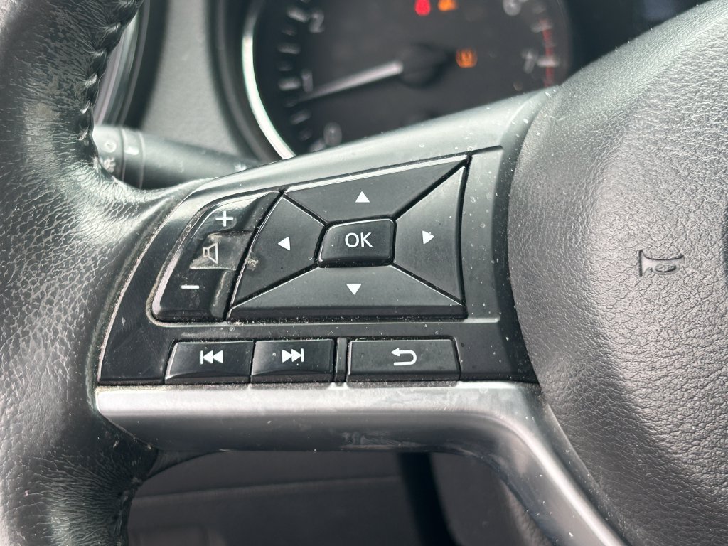 Used 2017 Nissan Rogue SV FWD image 21