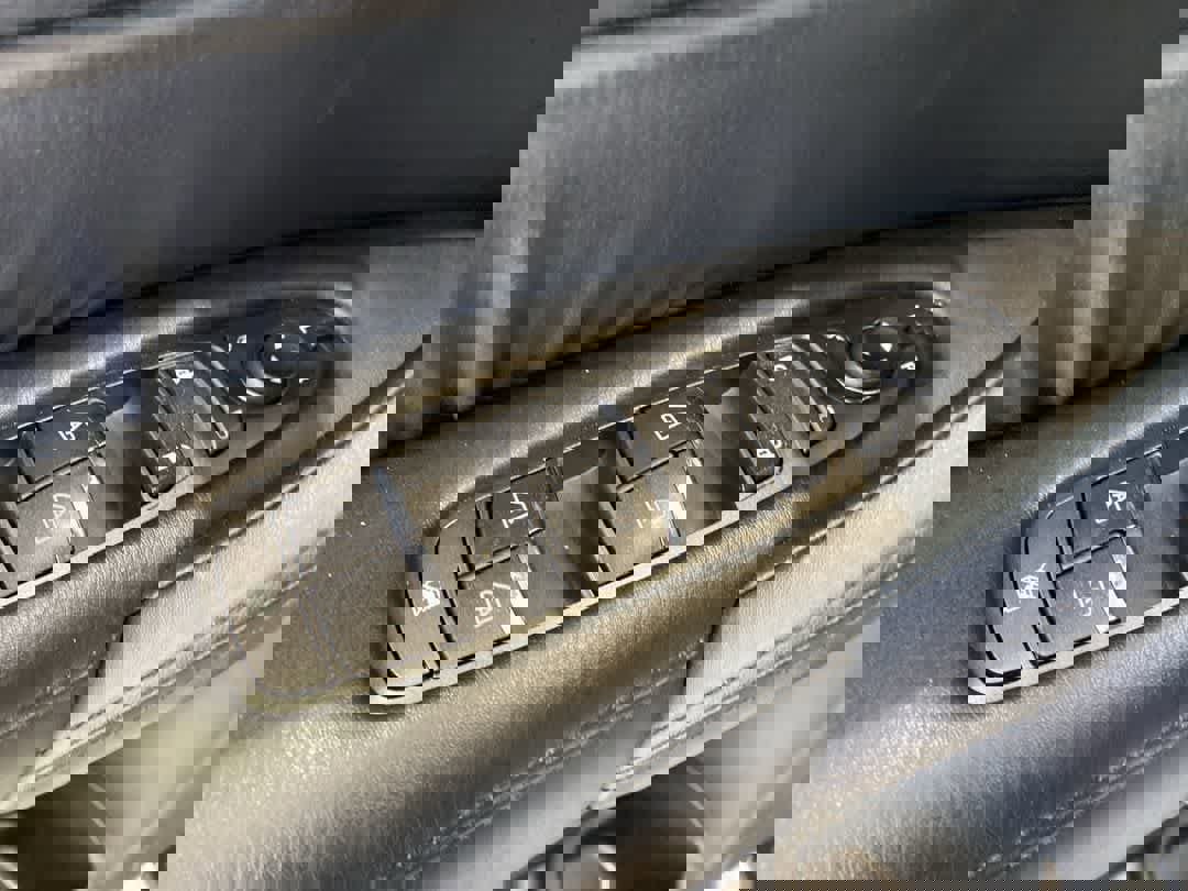 Used 2022 Nissan Armada SL w/ Captain's Chairs Package image 13