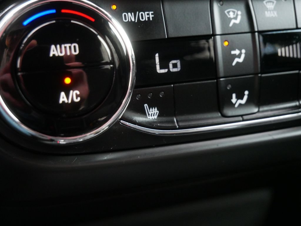 Used 2023 Chevrolet TrailBlazer RS w/ Convenience Package AWD/4WD image 26