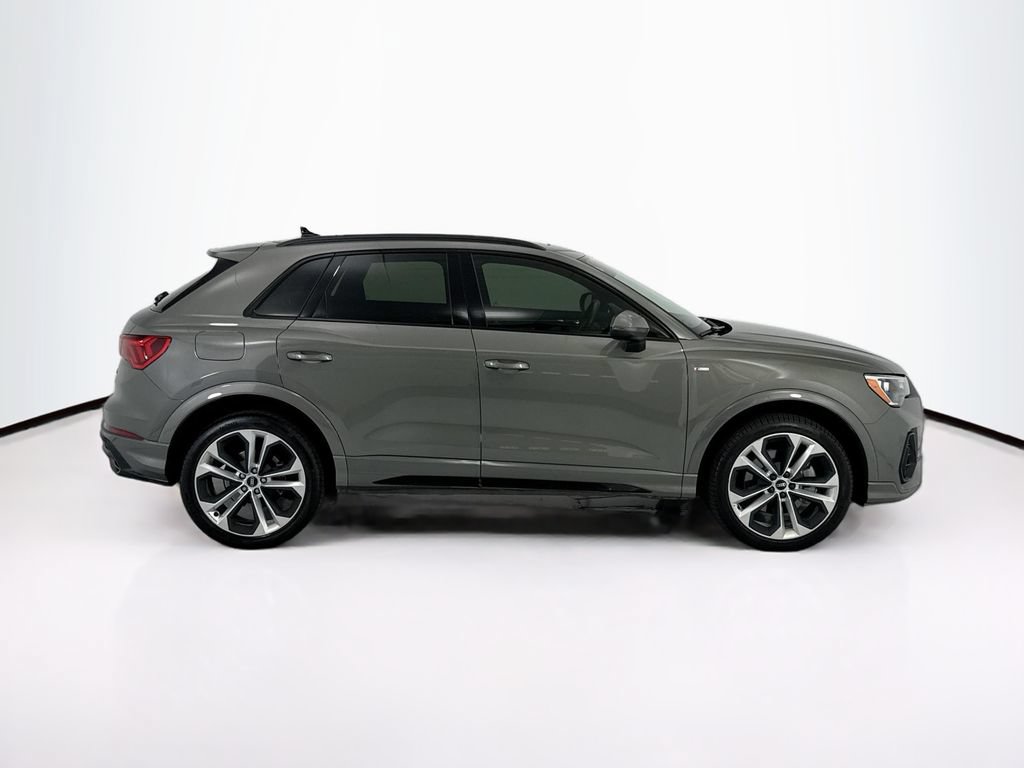 Used 2021 Audi Q3 2.0T Premium w/ Convenience Package AWD/4WD image 4
