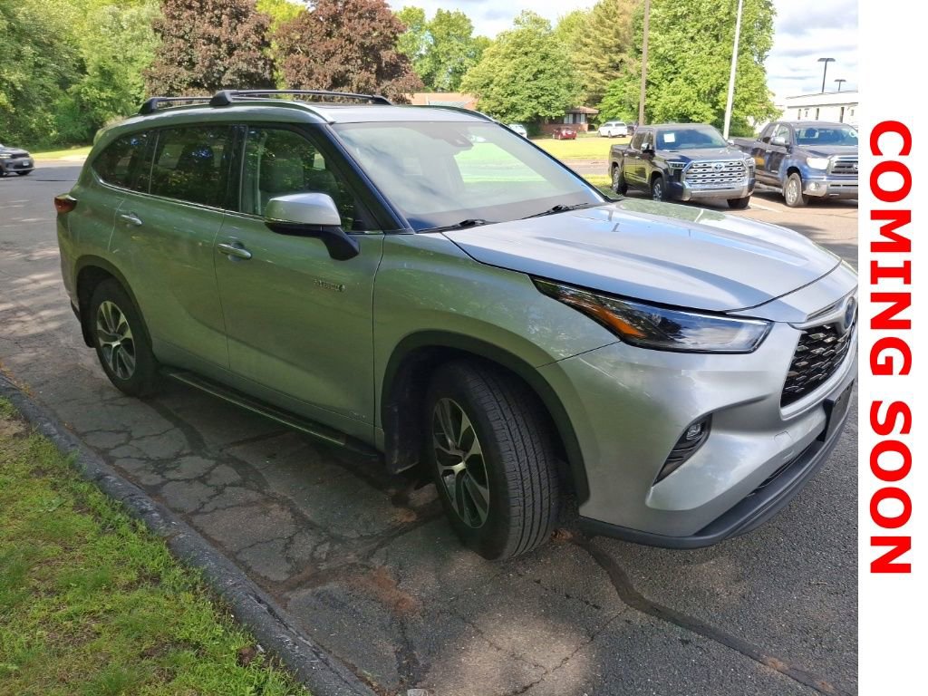Used 2021 Toyota Highlander XLE AWD/4WD image 4
