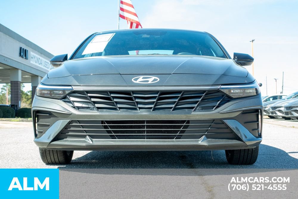 Used 2025 Hyundai Elantra Sport FWD image 9